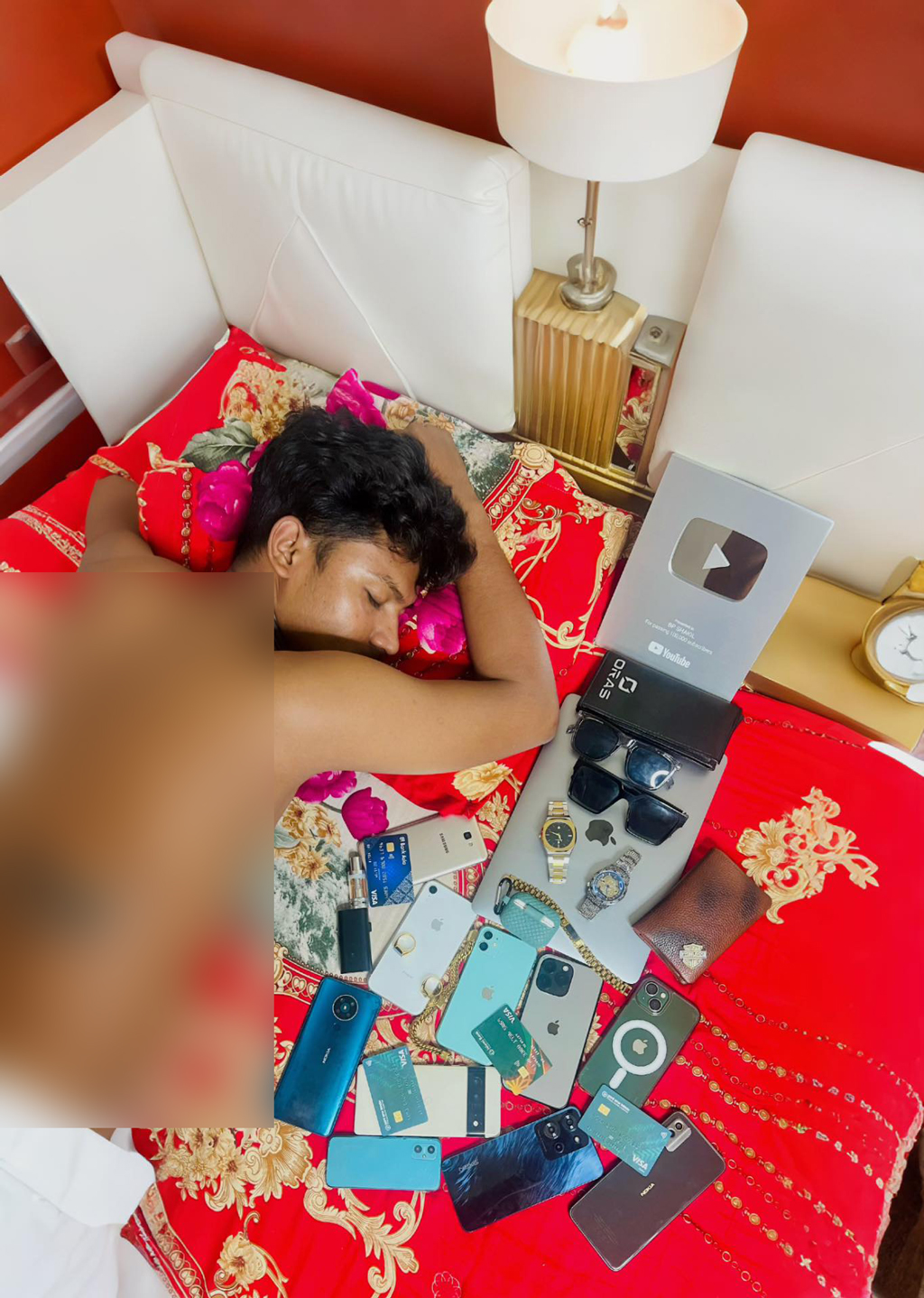 বিলাসিতার আড়ালে অপরাধের সাম্রাজ্য